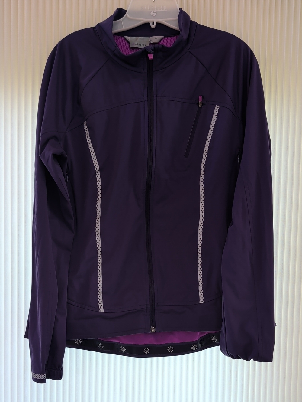 Athleta Queen of the mountain reflective packable running jacket
